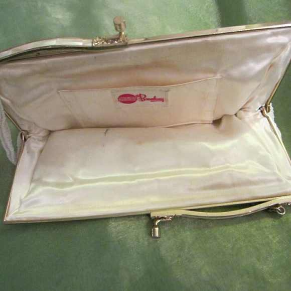 Broadway Exclusive White Sequined Floral Beaded Handbag MOP On Brass Frame - Picture 4 of 15