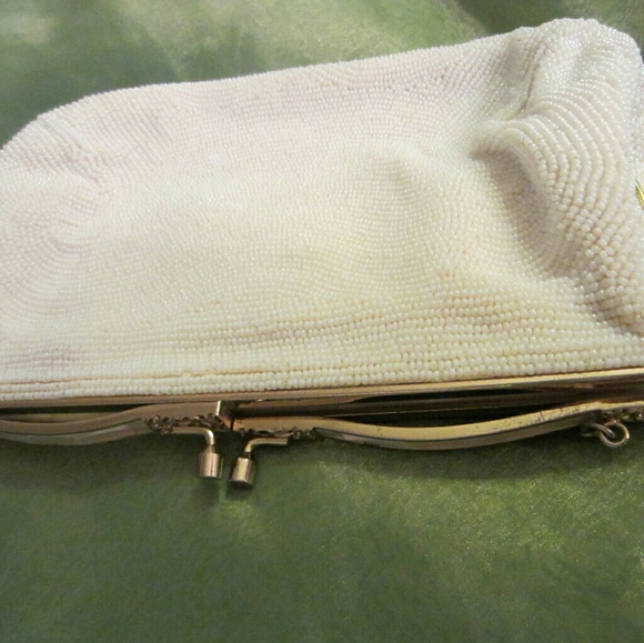 Broadway Exclusive White Sequined Floral Beaded Handbag MOP On Brass Frame - Picture 5 of 15