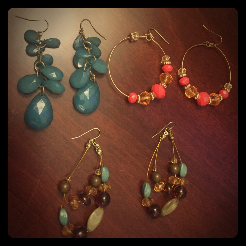 Beautiful light weight beaded earrings 3 pairs!!