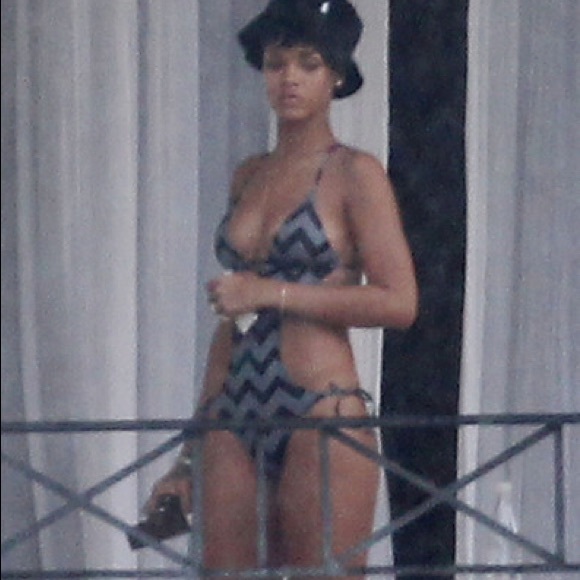 Charlie by Matthew Zink Monokini seen on Rihanna - Picture 7 of 7
