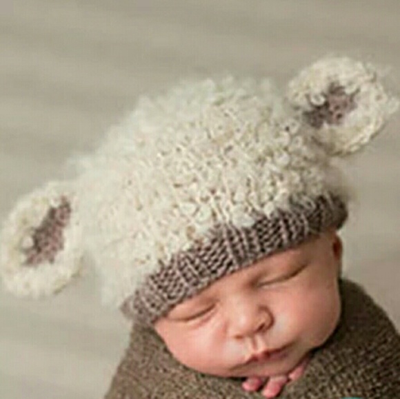 🆕Adorable Bear Hat - Newborn Photography Prop - Picture 2 of 2