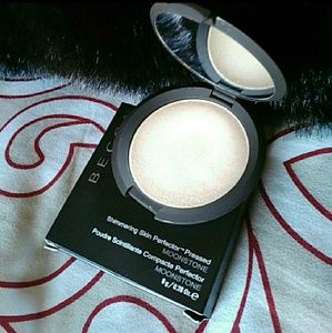 BECCA MOONSTONE HIGHLIGHTER
