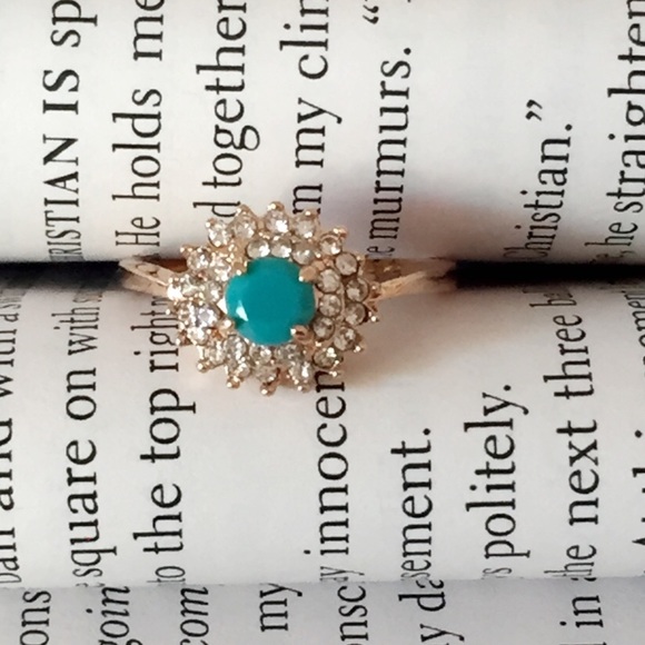 25% off 💍 Turquoise stone Gold and Zircon Ring - Picture 2 of 6