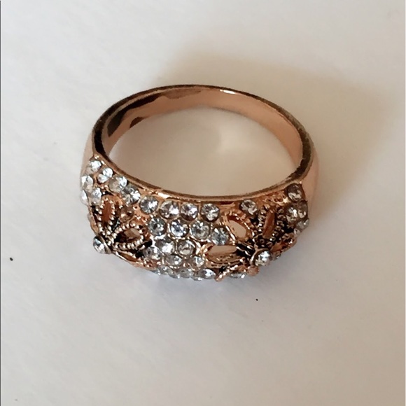 25% off 💍 B21 Beautiful Gold Tone Zircon Ring - Picture 7 of 8