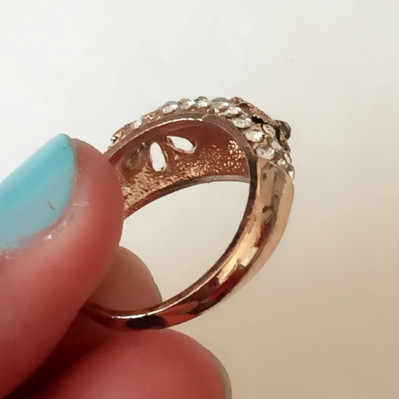 25% off 💍 B21 Beautiful Gold Tone Zircon Ring - Picture 4 of 8