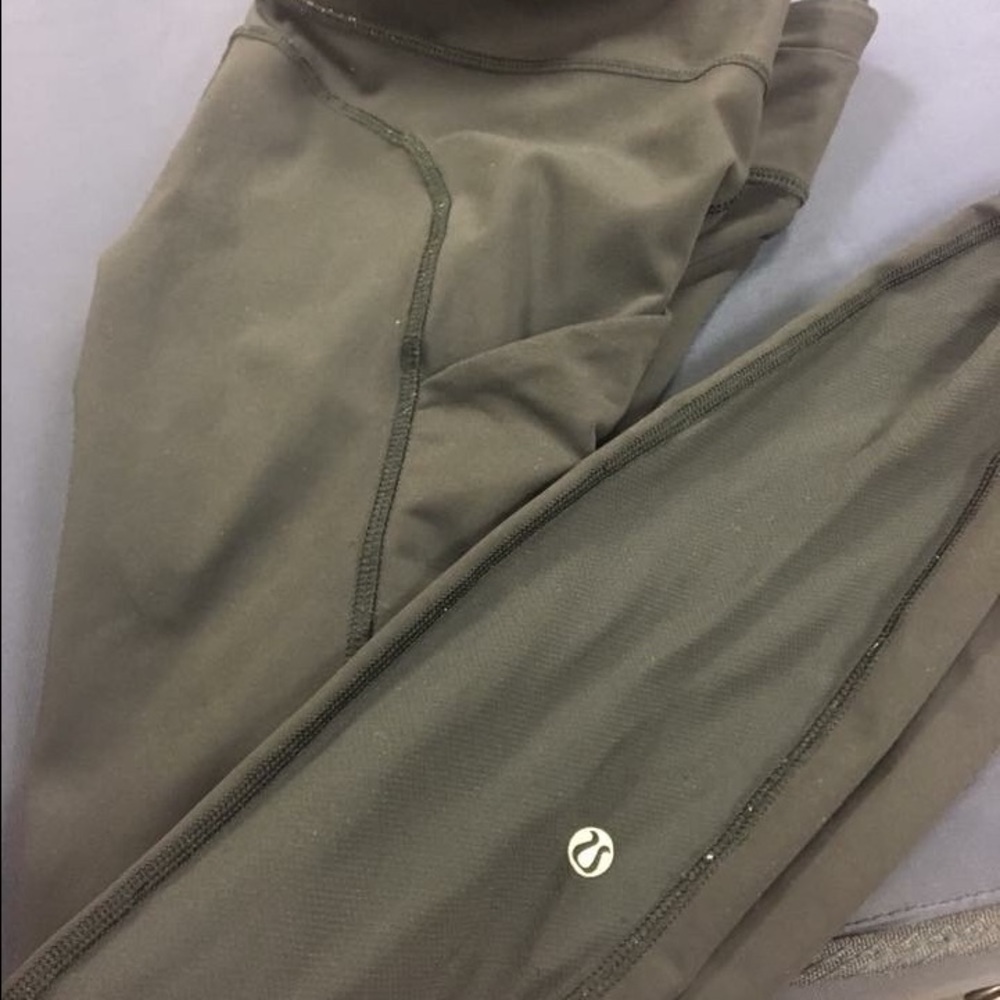 Black lululemon full length leggings with pockets