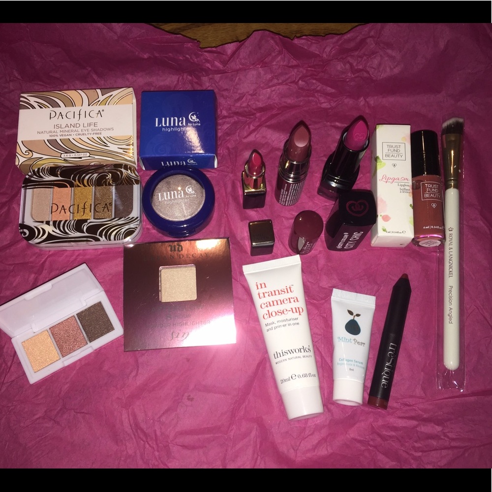 BRAND NEW LOT OF MAKEUP 💄