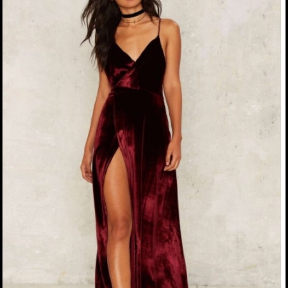 Backless velvet red dress!:)