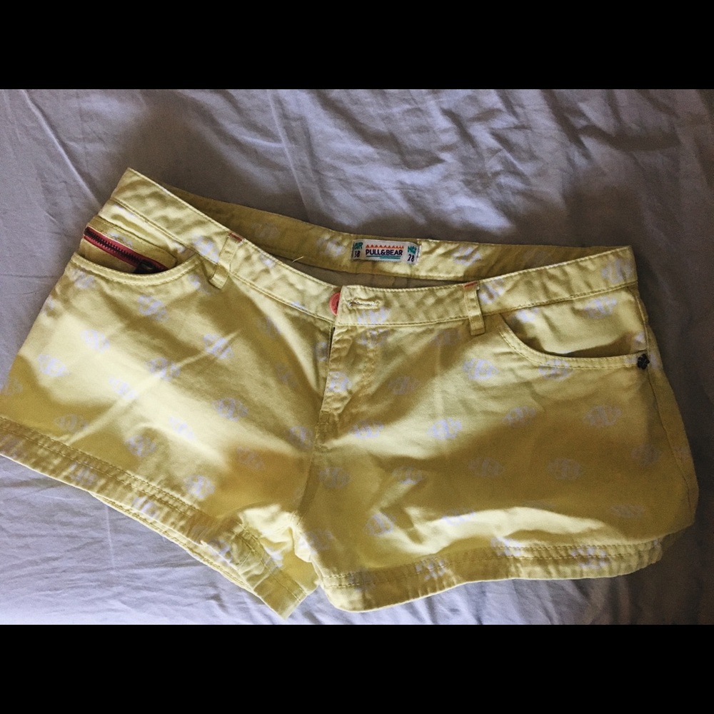 Pull & Bear yellow shorts
