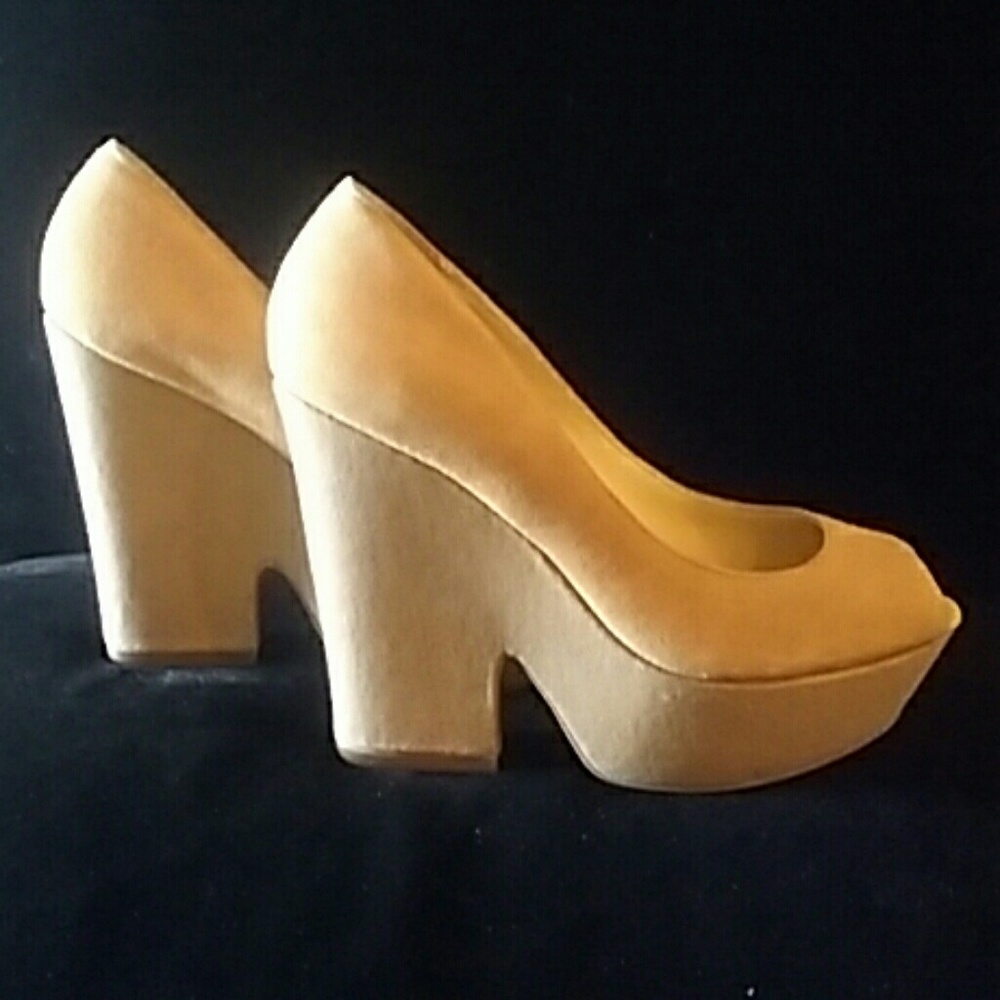 Luxury Rebel peep toe tan beige platforms nwob