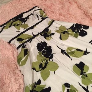 STRAPLESS GREEN/WHITE/BLACK FLORAL DRESS