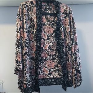 Urban Outfitters Floral Kimono 🌸