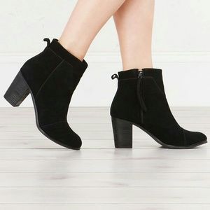TOM'S Black Suede Ankle Boots