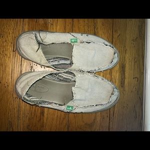 Great condition men's sanuk shoes