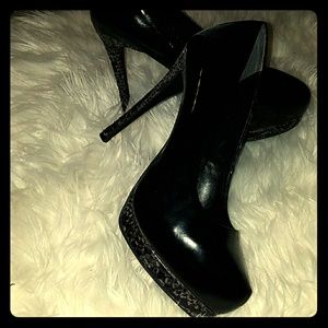 Vera Wang Pumps