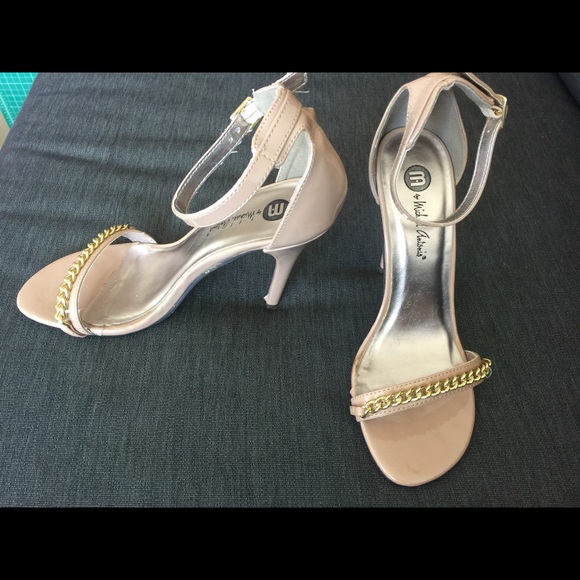 Nude Patent PU single strap with gold chain - Picture 1 of 5