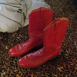Red women's cowboy boots size 9