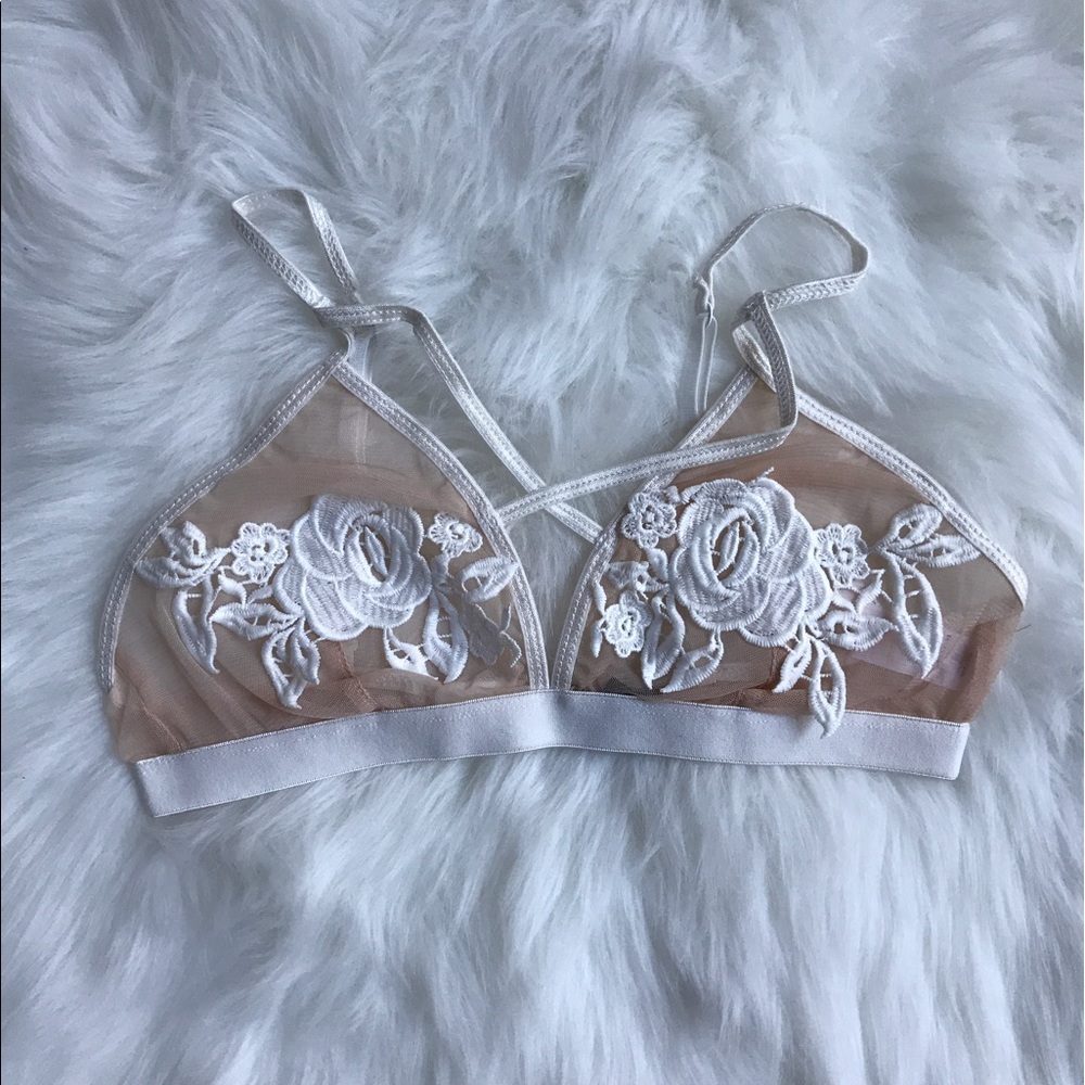 🔥MOVING SALE🔥Lace Mesh Floral Bralette - Picture 5 of 7