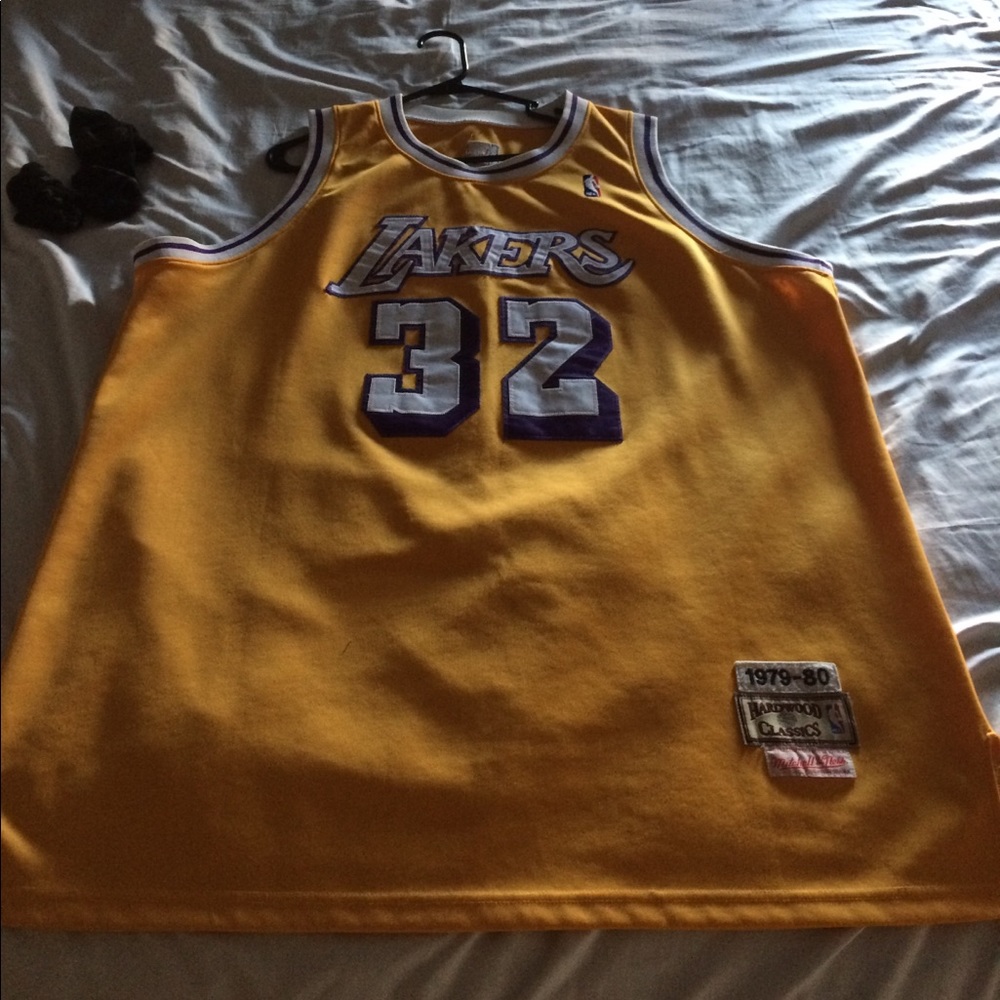 Mitchell and ness lakers jersey