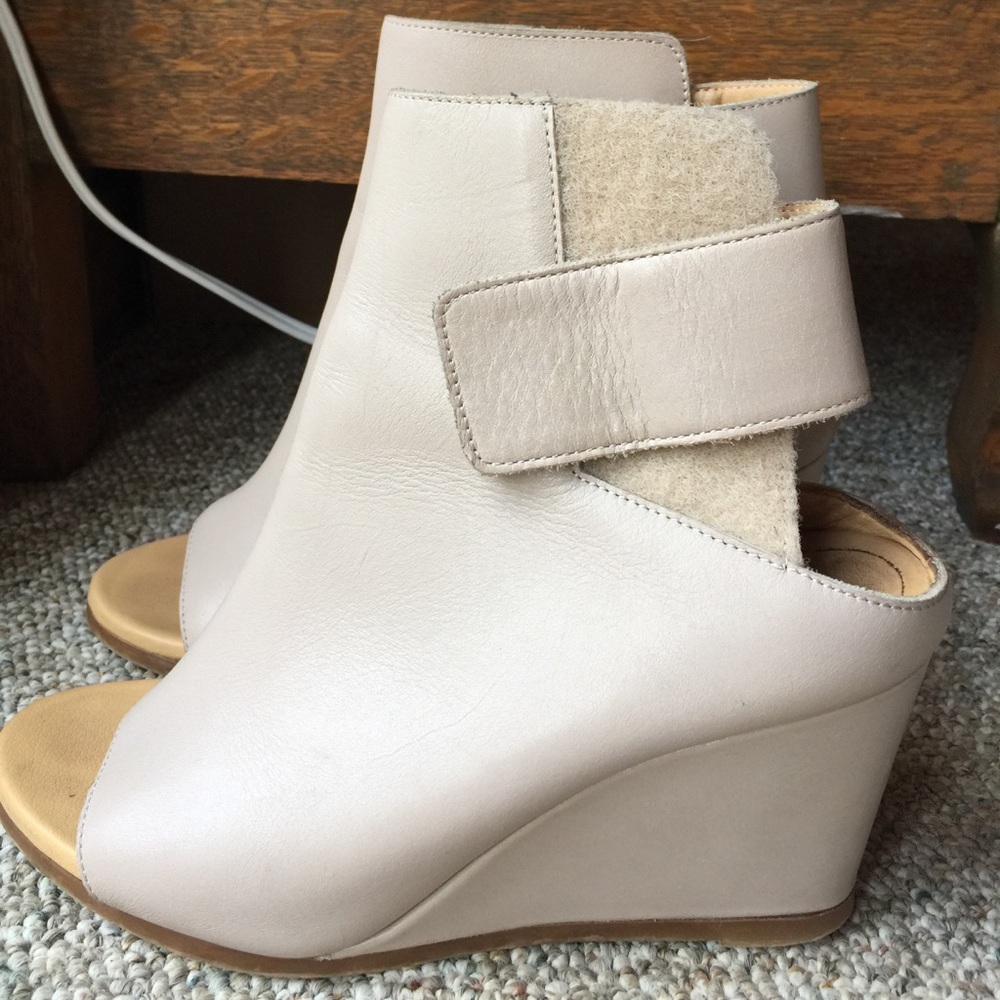 Fabulous Leather Mauve Wedges