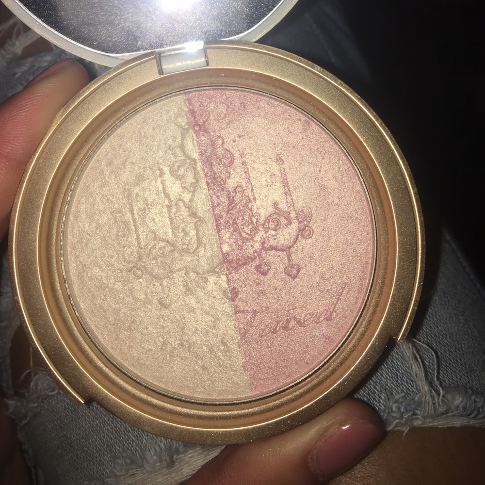 Too Faced Highlighter