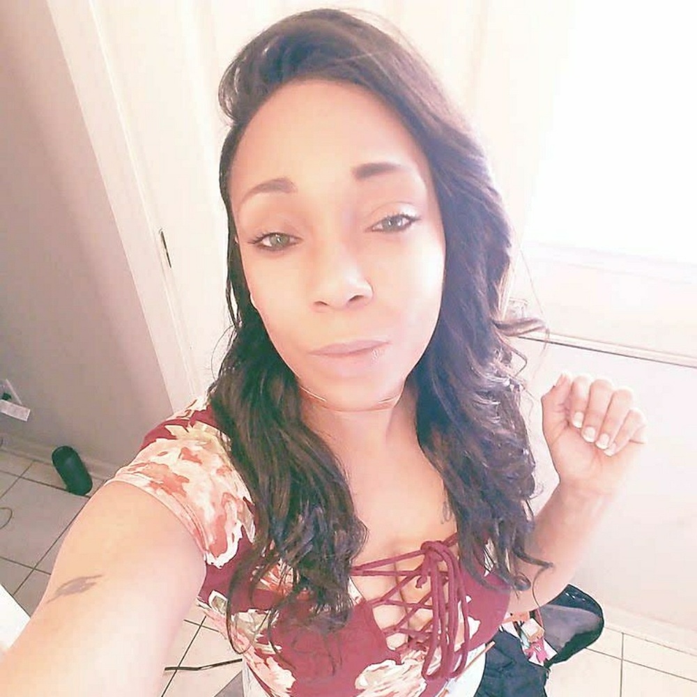 Meet your Posher, Tia