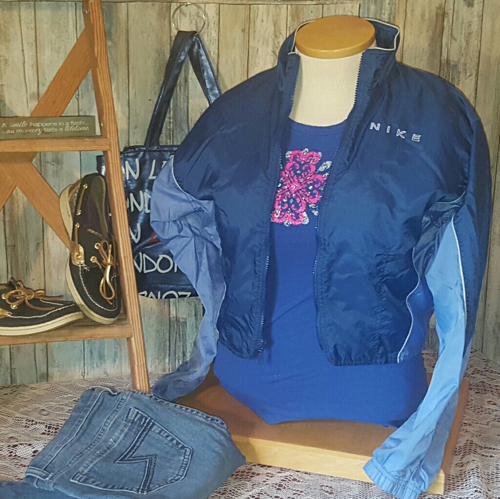 Nike Cropped Waist Windbreaker