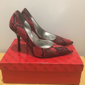 Guess Carrie pump