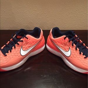 Nike women's Zoom Cage 2