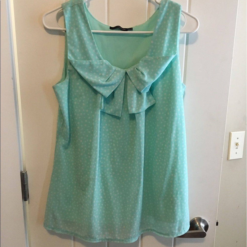 Sleeveless polka dot top with bow