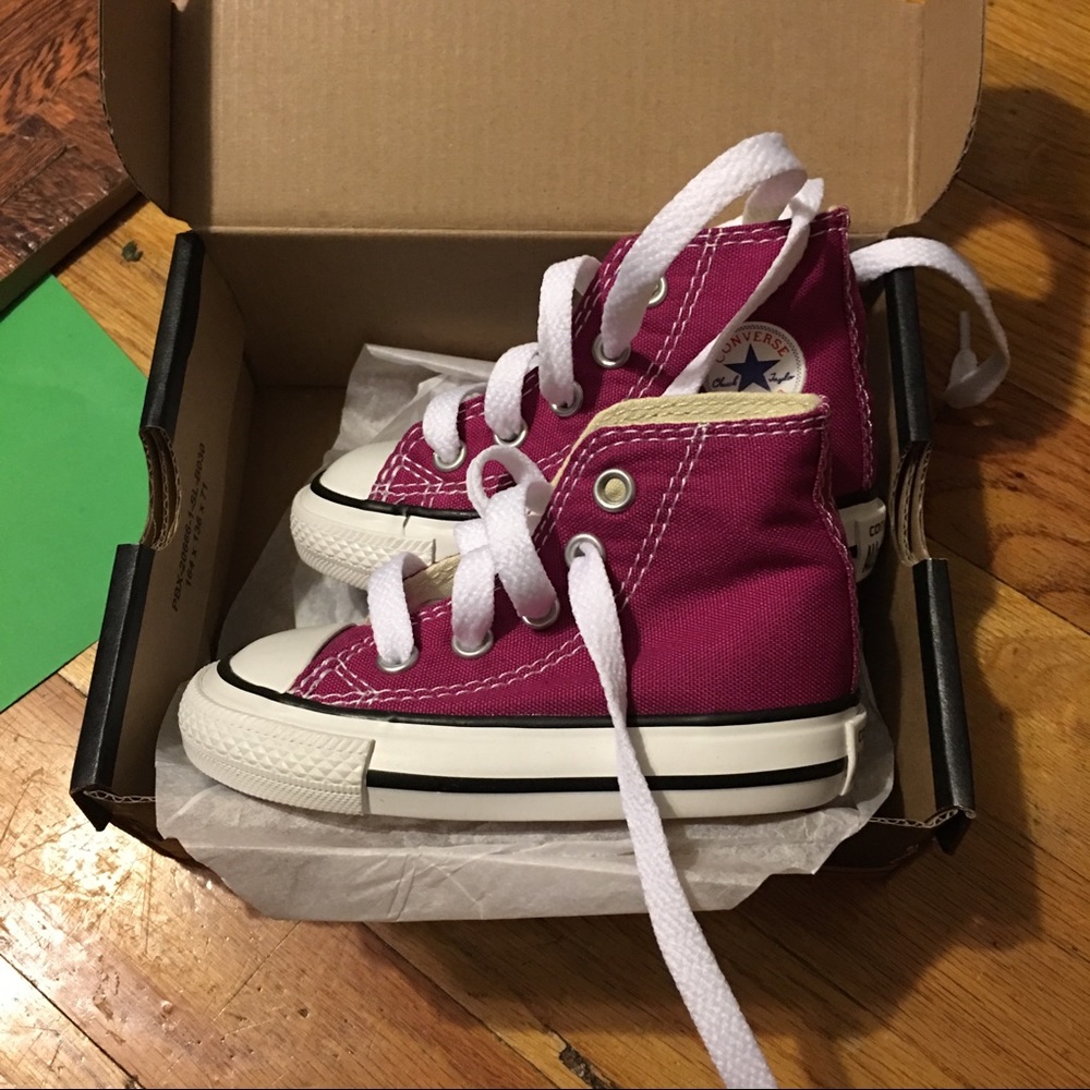 Brand New converse infant 4