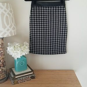 Black and White Houndstooth Pencil Skirt