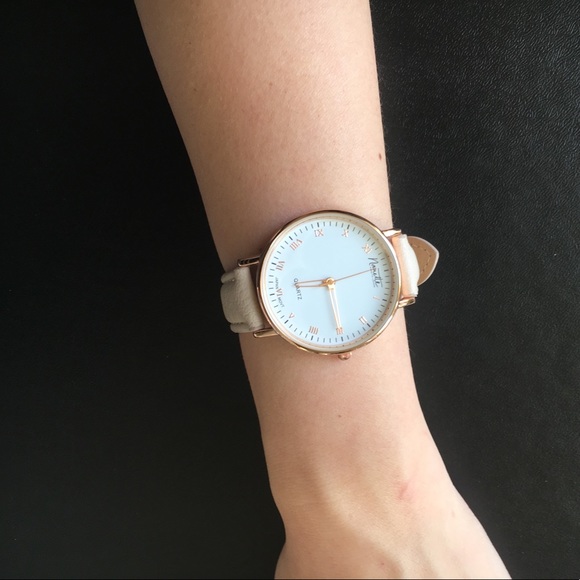 Nanette Lepore classic rose gold watch - Picture 4 of 4