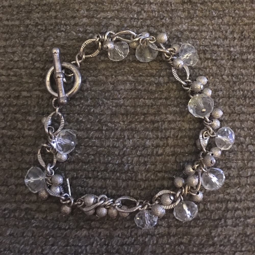 Pretty silver bracelet with clear beads