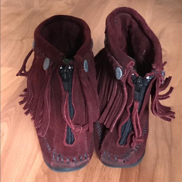 Minnetonka Braided Ankle Boots - Picture 4 of 8