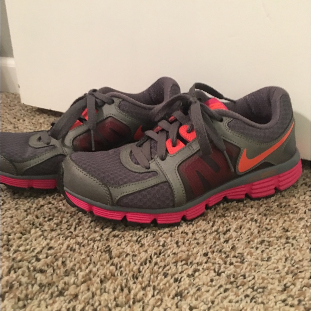 Nike cross trainer sneakers