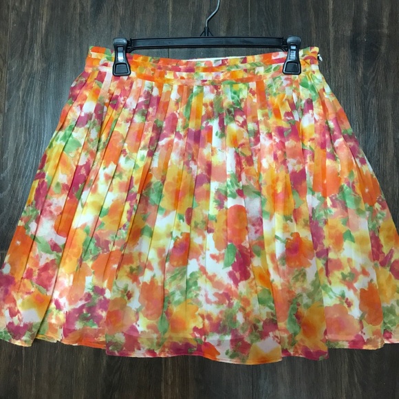 Forever 21 Dresses & Skirts - Floral pleated skirt