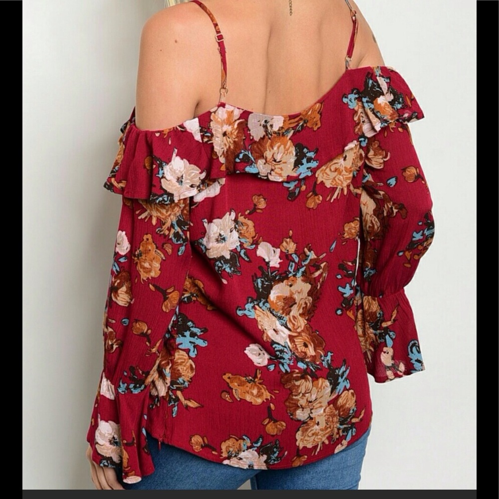 🎉 HP 🎉 Gorgeous  floral cold shoulder top - Picture 2 of 6
