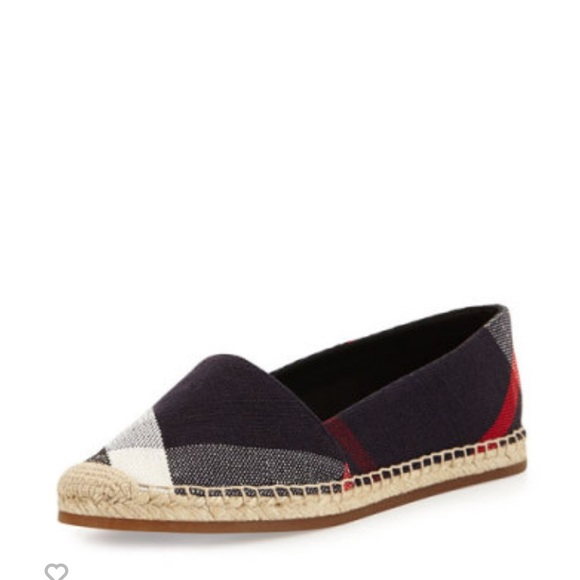 Beautiful Burberry shoes looks like new - Picture 1 of 3