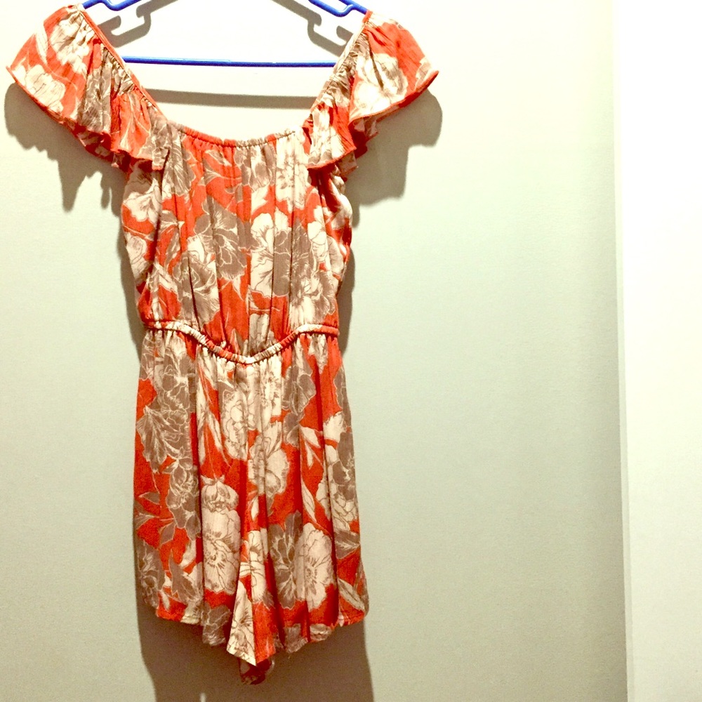 Amuse Society XS NWT printed romper w off shoulder - Picture 7 of 8