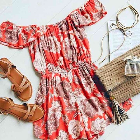 Amuse Society XS NWT printed romper w off shoulder - Picture 2 of 8