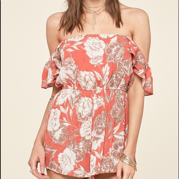 Amuse Society XS NWT printed romper w off shoulder - Picture 6 of 8