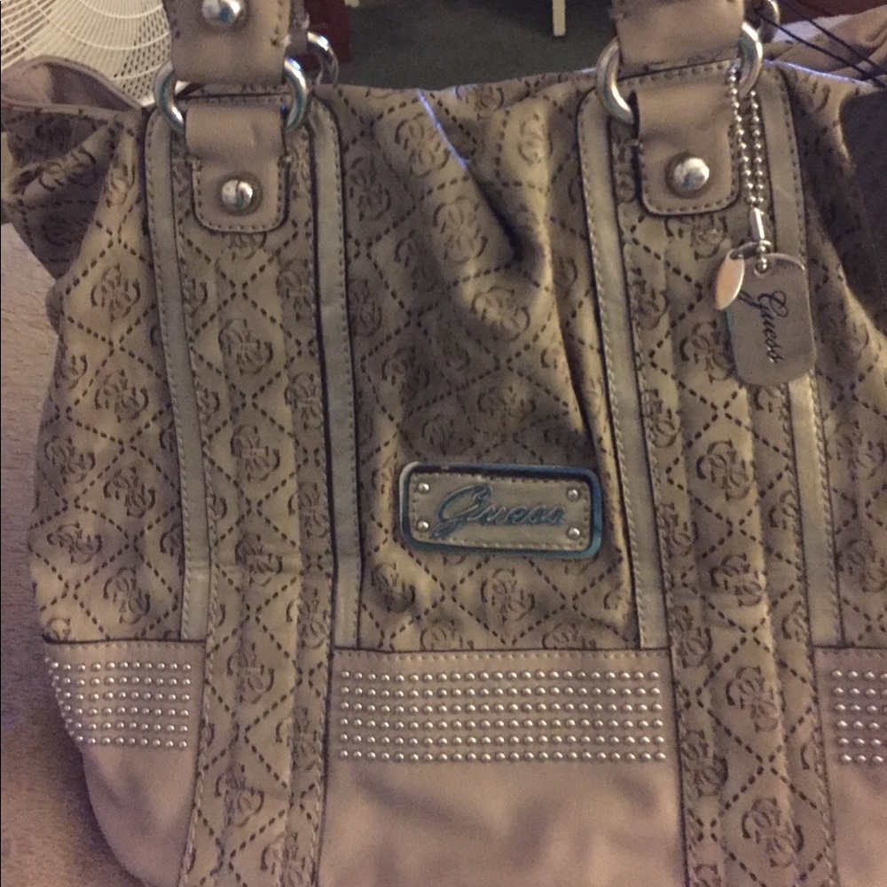 Brand new Guess Bag Large! LOWEST!!