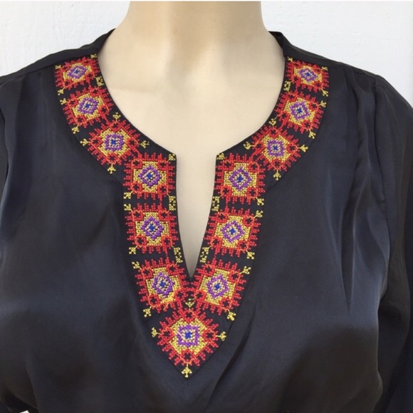 🎉5 for $20🎉 Black embroidered Tunic top - Picture 2 of 4