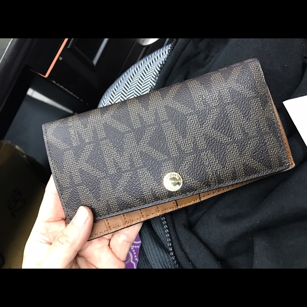 Michael Kors Signature Wallet