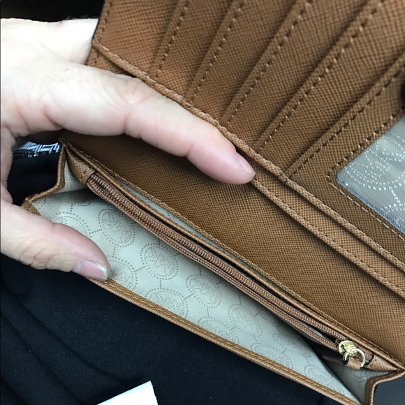 Michael Kors Signature Wallet - Picture 4 of 4