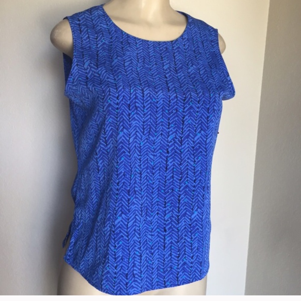 Beautiful blue tank top - Picture 2 of 4