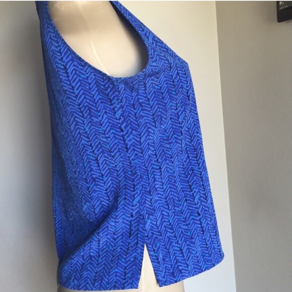 Beautiful blue tank top - Picture 3 of 4