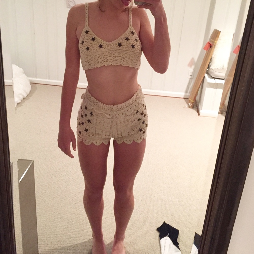 selling this LF two piece set. Size small!