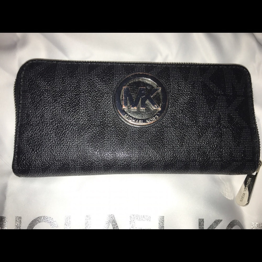Michael kors wallet